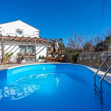 Villa Elm Milohnici 외부 사진