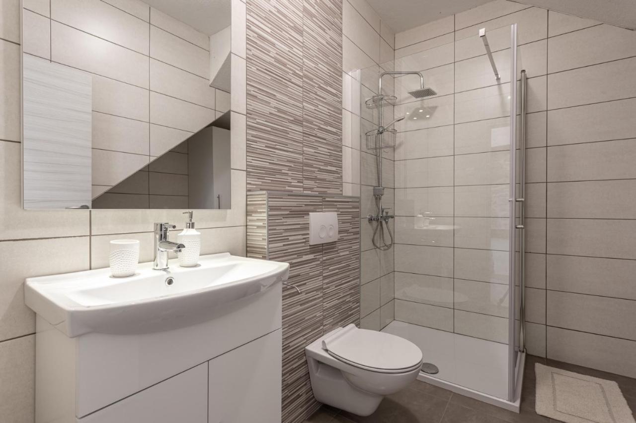 Villa Elm Milohnici 외부 사진
