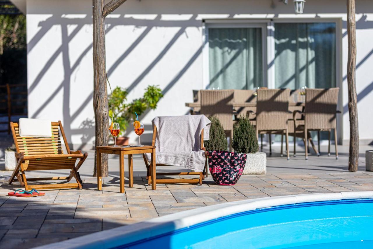 Villa Elm Milohnici 외부 사진